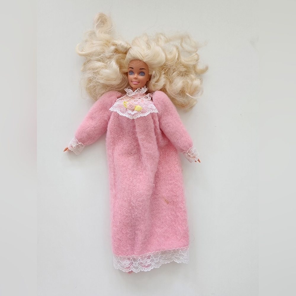Vintage 1993 Bedtime Barbie